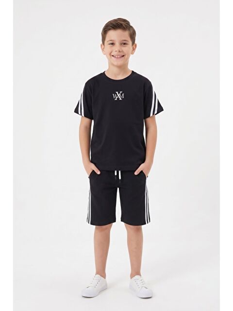 Cansın Mini Siyah Logolu Tişörtlü Şerit Detaylı Şortlu Erkek Çocuk Takım 23811