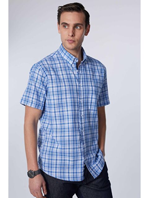 TUDORS Klasik Fit Kısa Kollu Düğmeli Yaka Tek Cep Kareli Yazlık Keten Doku Erkek Gömlek