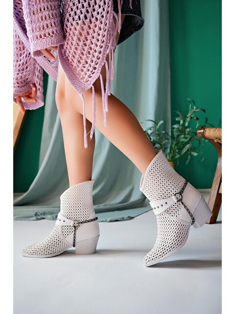 Muggo BURNİNG Kadın Lazer Kesim Zincir Detaylı Delikli Kovboy Yazlık Topuklu Festival Bot - S000160186-20063