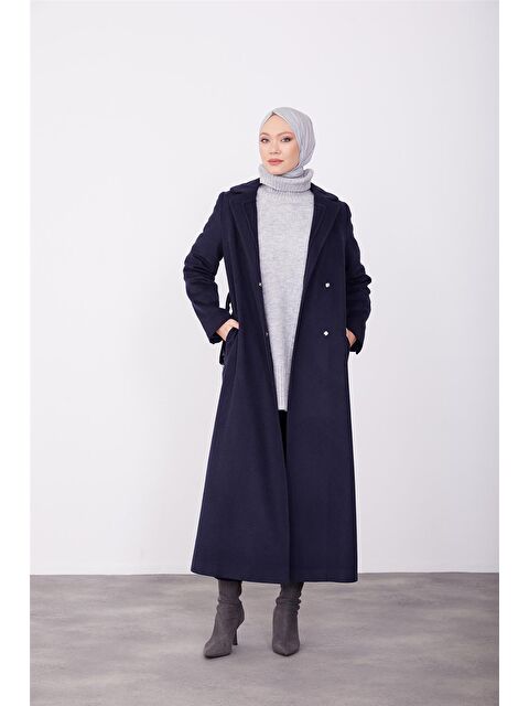 ARMİNE Yakası Kabartmalı Beli Ayarlanabiilir Logo Tokalı Tam Boy Manto 23K8612 - S000131126-21164