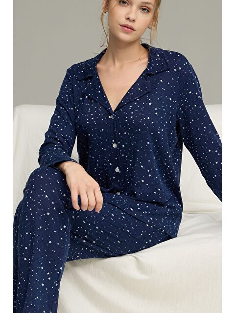 Siyah İnci Lacivert Yıldız Desenli Gömlek Yaka Düğmeli Milan Örme Pijama Takım25224026 - S000424089-21164