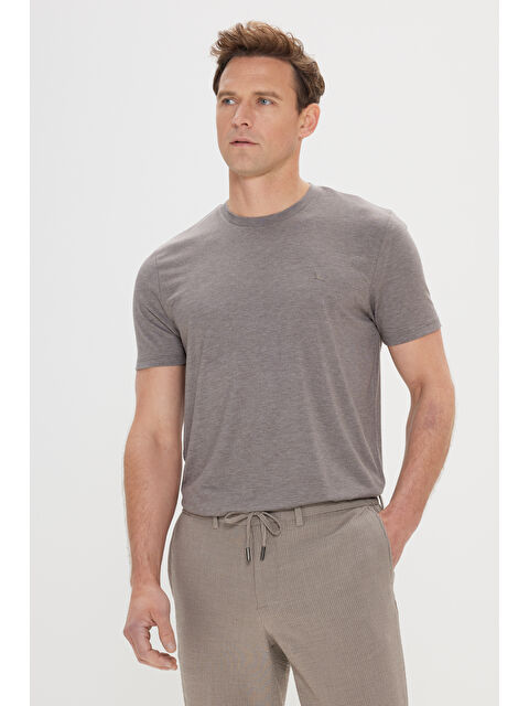 AC&Co / Altınyıldız Classics Erkek Kahverengi Slim Fit Dar Kesim Bisiklet Yaka Jakarlı Tişört - S000515209-19413