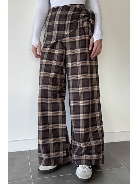 Gülseli Kadın Bel Lastikli Ekose Desenli Fularlı Pantolon