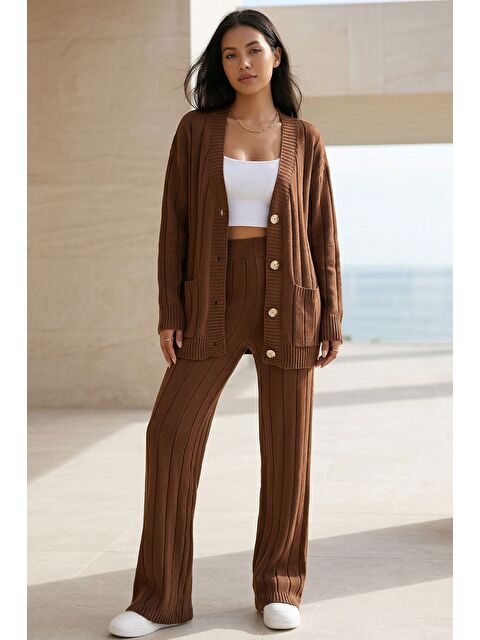 Gülseli Kadın Ön Düğmeli Kendinden Çizgi Desenli Triko Hırka Pantolon İkili Takım