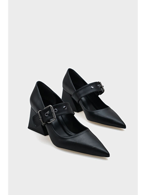 Capone Outfitters Roda Sivri Burunlu Orta Topuklu Metal Tokalı Kadın Ayakkabı - S000512728-19928