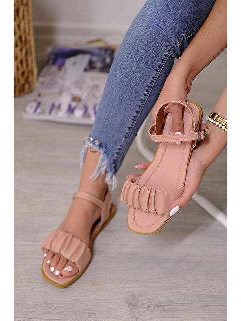 Oksit Sens Büzgü Detaylı Kadın Sandalet - S000140646-7152