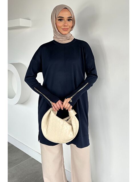 Julude Gülseli Kol Fermuar Detaylı Tesettür Triko Tunik