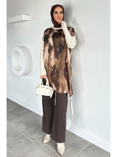 Julude Gülseli Düğme Detaylı İpek Kübra Kumaş Tesettür Triko Tunik