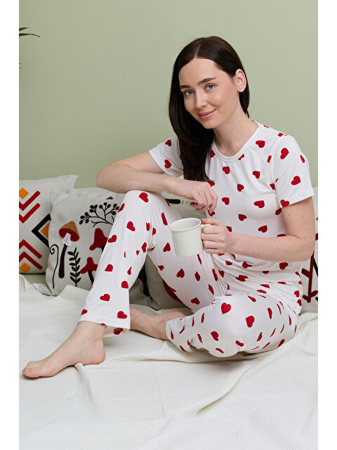 Fullamoda Büyük Kalpli Desenli Bisiklet Yaka Kısa Kollu Pijama Takımı
