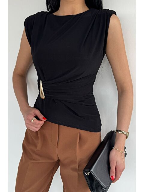 Gülseli Kadın Vatkalı Sıfır Kol Bluz