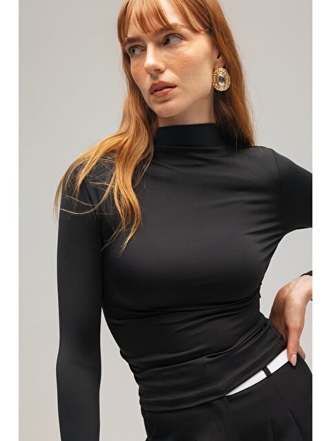 Saade Siyah Kadın Yarım Balıkçı Yaka Basic Örme Bluz - Drape Detaylı