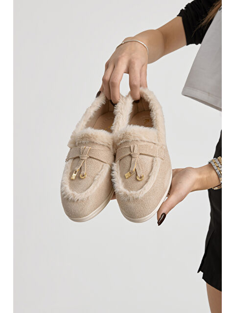 TONNY BLACK Kadın Bej Termo Taban Kürk Detaylı Süet Görünümlü Tokalı Günlük Loafer Ayakkabı - S000493920-19928