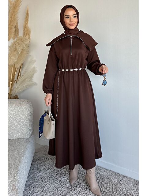 Julude Ön Yarım Fermuarlı Bel Lastikli Zincir Aksesuarlı Tesettür Elbise - S000491546-19413