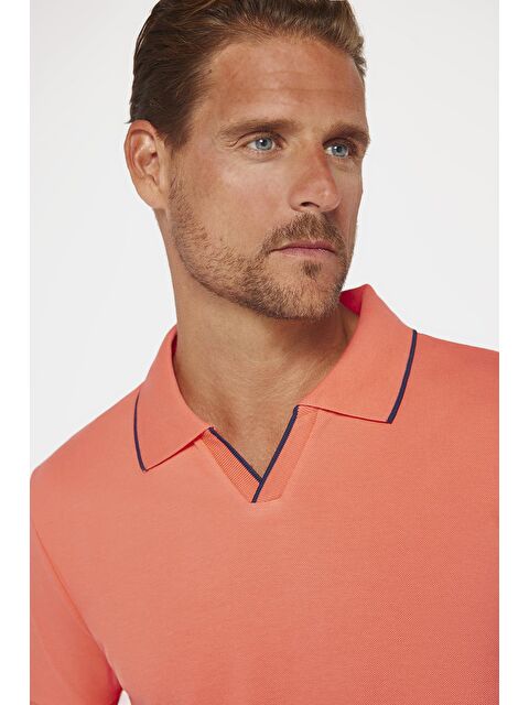 TUDORS Erkek Slim Fit Dar Kesim %100 Pamuk Düz Pike Düğmesiz Somon Polo Yaka Tişört