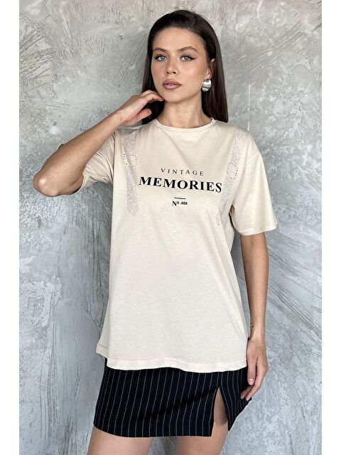 Gülseli Bisiklet Yaka Baskılı Taşlı Kadın Tişört - S000399286-25636