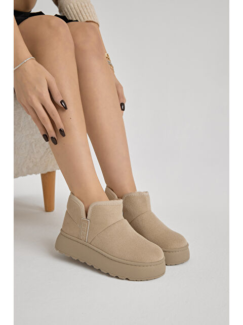 TONNY BLACK Kadın Bej Kalın Poli Taban İçi Astarlı Süet Görünümlü Günlük Bot - S000493970-19928