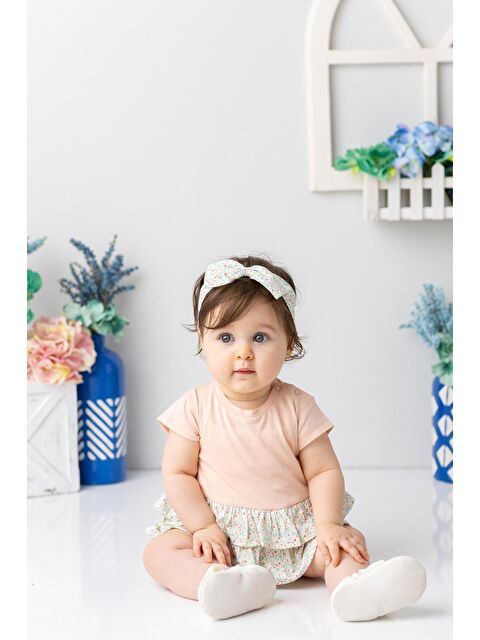 Mi·ni·ni·o Kız Bebek Bandanalı Fırfırlı Çıtçıtlı Body - Yavruağzı - S000363748-2373