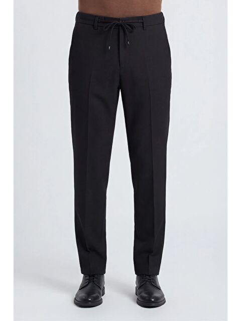 Sabri Özel Giotelli Erkek Siyah Dar Kesim Slim Fit Viskon Dokuma Yan Cep Bağcıklı Bel Pantolon