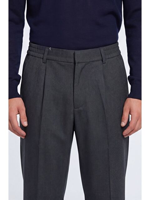 Sabri Özel Giotelli Erkek Füme Dar Kesim Slim Fit Viskon Kemerli Dokuma Kemerli Bel 6 Drop Pantolon