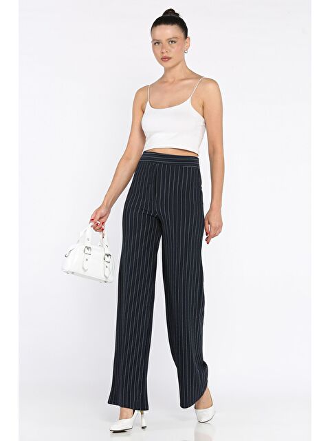 Gülseli Çizgi Desenli Bol Paça Kadın Pantolon - S000399332-21164