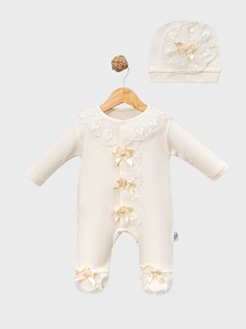 Jijek Kız Bebek Ekru Dantel Detaylı Tulum – Pamuklu Uzun Kollu Fiyonklu Yenidoğan Hastane Çıkışı 2’li Set - S000531247-8407