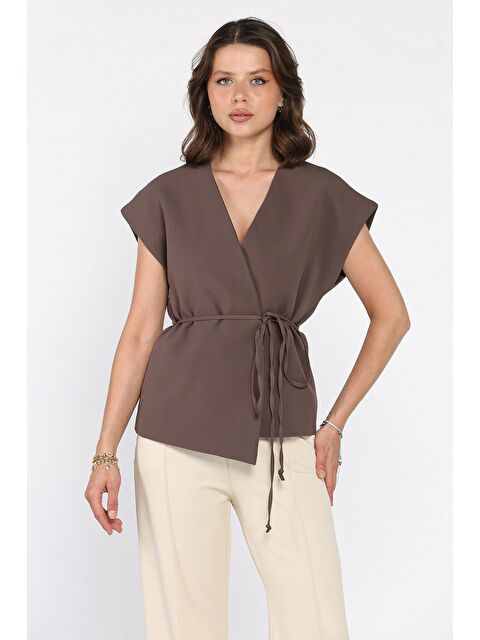 Gülseli Kadın Kruvaze Yaka Bel Bağlama Detaylı Astarlı Yelek - S000399343-26429