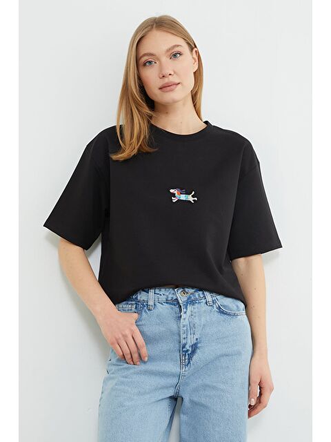 Fullamoda Köpek Nakışlı Bisiklet Yaka Salaş Tişört