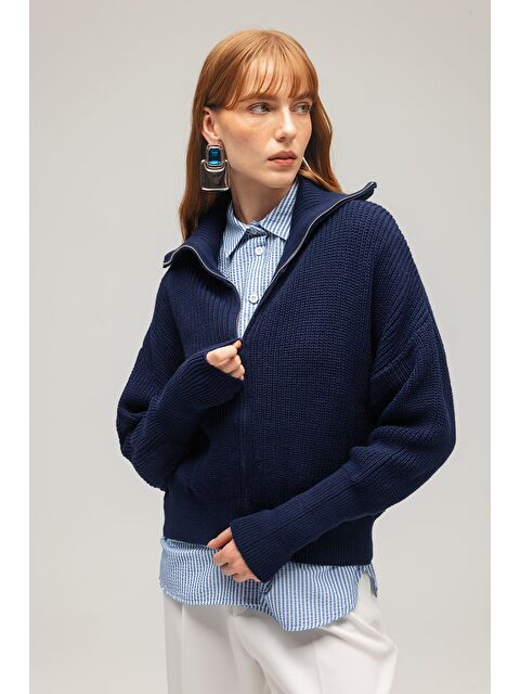 Saade Lacivert Kadın Oversize Uzun Kollu Fermuarlı Yarım Balıkçı Yaka Triko Hırka