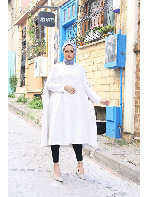 Comstar Kadın Trend Düğmeli Beyaz Kaşe Pelerin Panço