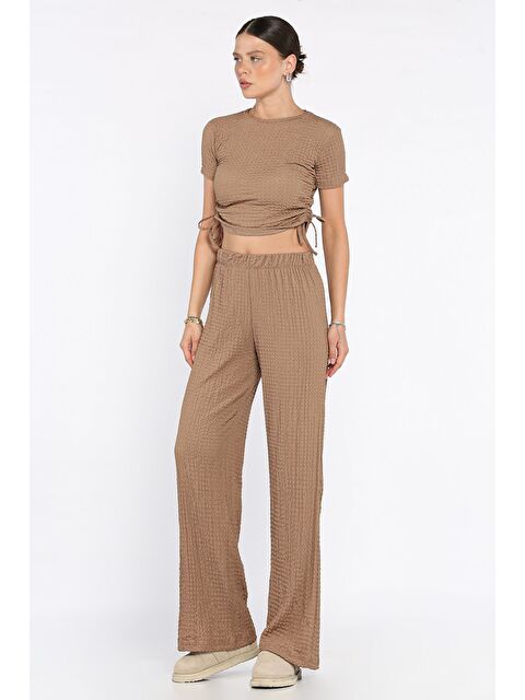 Gülseli Kadın Kendinden Desenli Yan Büzgülü Bluz Pantolon İkili Takım - S000399359-19413