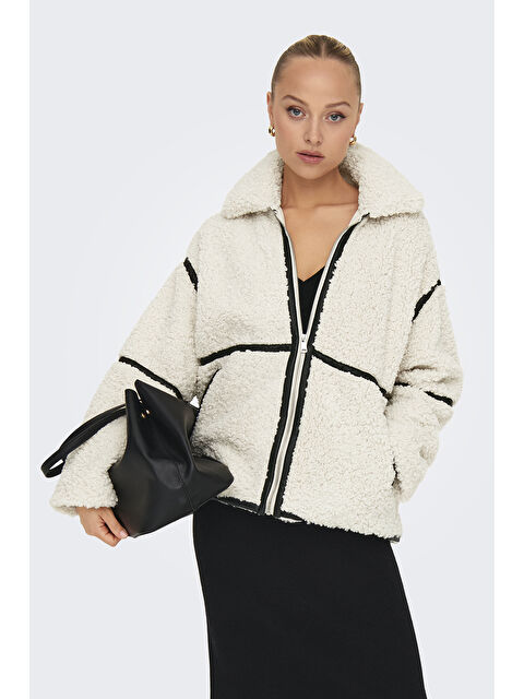 Only Onlparis Regular Fit Şeritli Geniş Yaka Fermuarlı Pelüş Kadın Ceket 15322440 - S000303859-19927