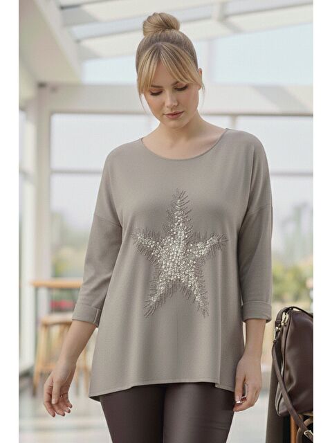 Chiccy İtalyan Büyük Beden Vizon Havuz Yaka Uzun Kol Yıldız Aplikeli Casual Yumoş Triko Bluz 72 65 - S000486569-26429