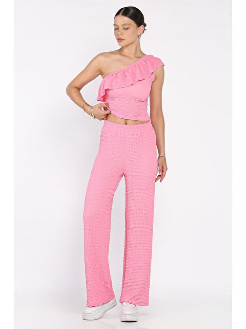 Gülseli Kadın Kendinden Desenli Tek Omuz Bluz Pantolon İkili Takım - S000399389-20024