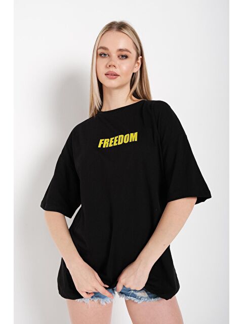 Trendseninle Kadın Siyah Oversize Freedom Baskılı Tişört - S000116499-19351