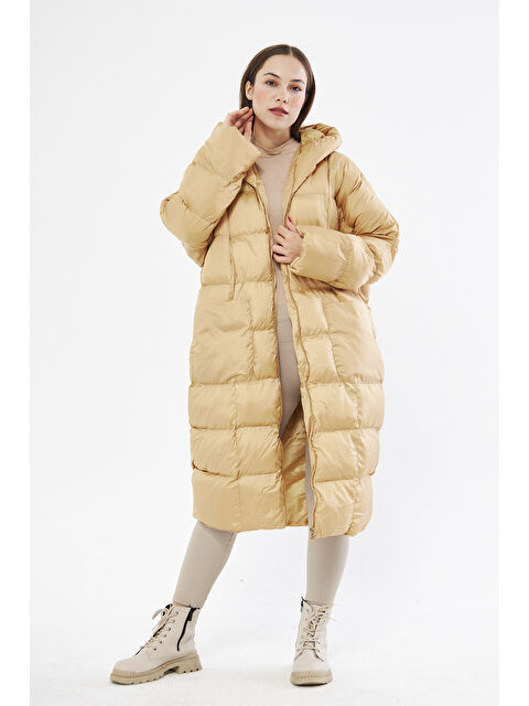 Comstar Kadın Siyah Kapüşonlu Uzun Oversize Şişme Mont - S000266351-20076