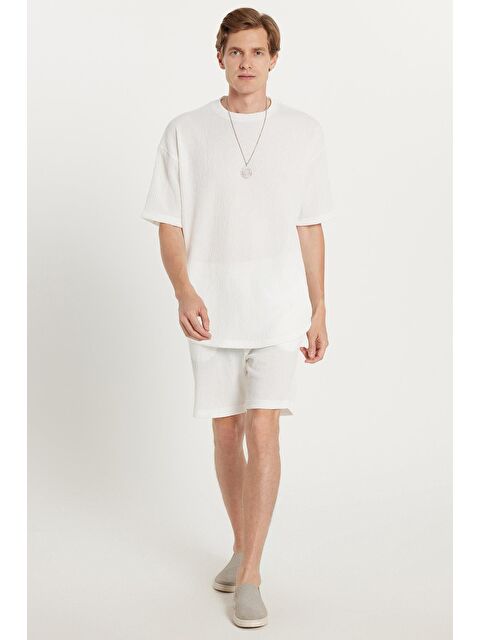 TUDORS Erkek Oversize Geniş Kesim Bisiklet Yaka Gofre Kumaş Beli Bağcıklı Beyaz Şort Takım - S000525169-20063