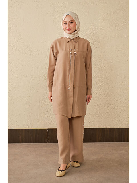 Locco Moda Kadın Fermuarlı Ve Boncuk Detaylı Pantolonlu Takım Vizon