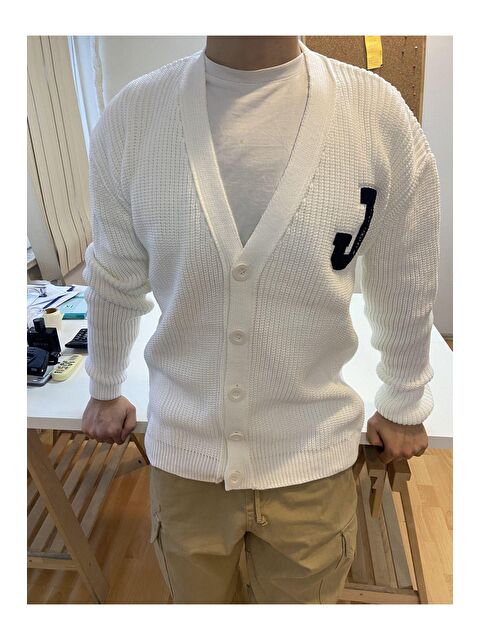 Tarz Cool Erkek Regular Kesim V Yaka Düğmeli Nakışlı Hırka - S000152858-20063