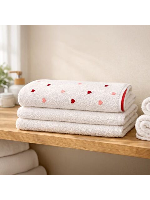 Evidea Soft Kalp Nakışlı El Havlusu - Ekru / Kırmızı - 30x50 cm - S000511890-5403