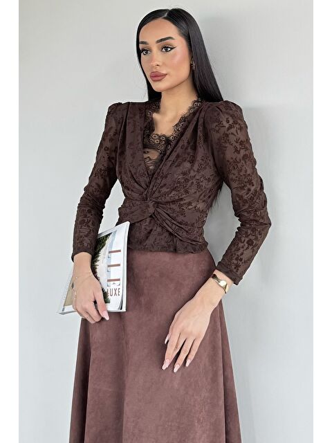 Gülseli Kadın İçi Güpürlü Omuz Vatkalı Kendinden Desenli Bluz - S000491597-19413