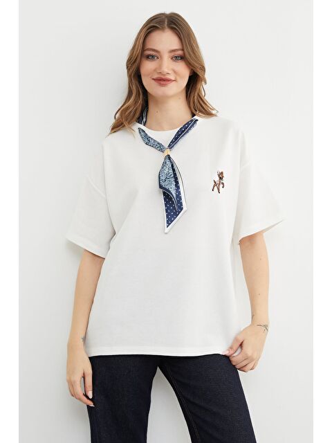 Fullamoda Fular Detaylı Bisiklet Yaka Nakışlı Oversize Tişört - S000496694-20063
