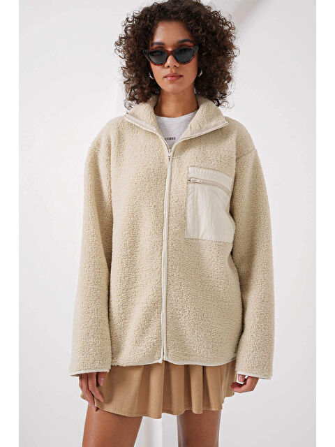 Hazelin Kadın Krem Cep Detaylı Fermuarlı Oversize Pelüş Sweatshirt HZL25W FRY1554461 - S000296246-19966
