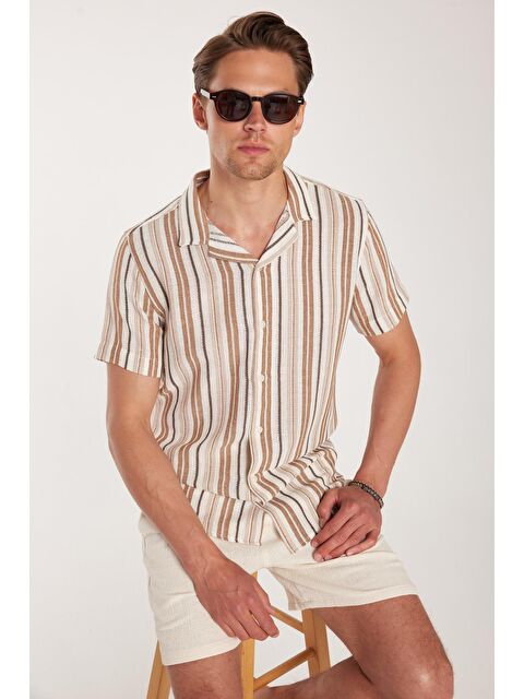 TUDORS Erkek Slim Fit Dar Kesim Pamuklu Rahat Kullanım Çizgili Kısa Kollu Apaş Yaka Gömlek - S000520355-23173