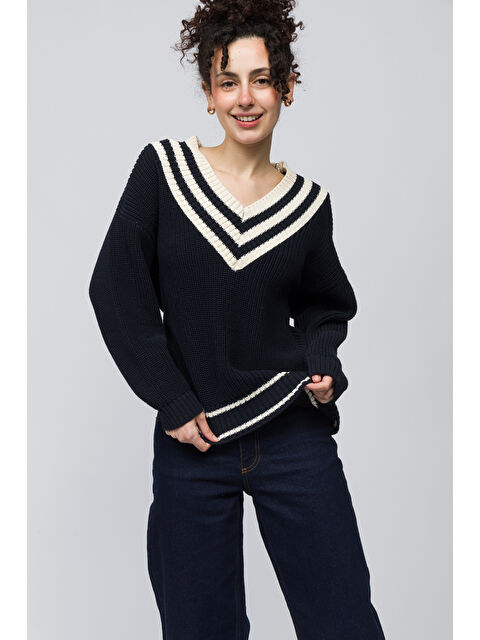 Dexia Basel   V Yaka Uzun Kollu Çizgi Detaylı Kazak   Lacivert Renk - S000350641-21164