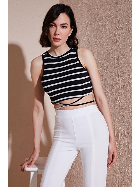 Lela Çizgili Slim Fit Bağlama Detaylı Crop Kadın Crop 5865715 - S000193433-37424