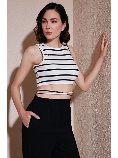 Lela Çizgili Slim Fit Bağlama Detaylı Crop Kadın Crop 5865715 - S000193433-37246