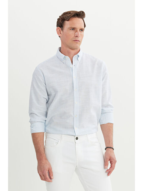 AC&Co / Altınyıldız Classics Erkek Açık Mavi %100 Pamuk Comfort Fit Rahat Kesim Düğmeli Yaka Çizgili Gömlek - S000394268-17437