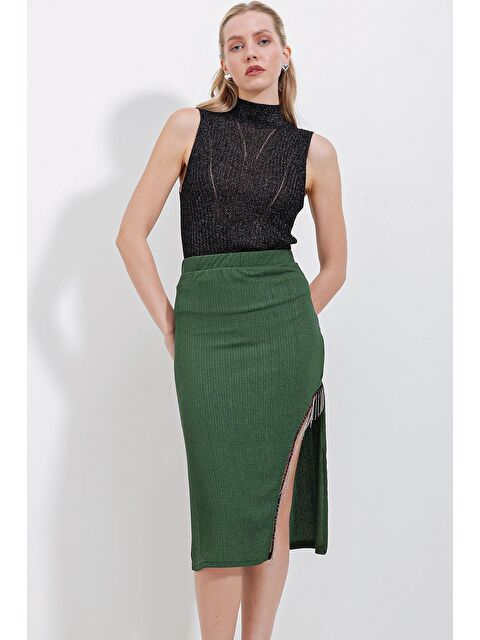 Hazelin Kadın Zümrüt Yeşili Yırtmaçlı Püskül Taşlı Beli Lastikli Uzun Etek HZL24S-BD118901 - S000155198-18709