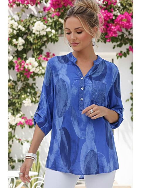 Chiccy İtalyan Saks Mavisi Hakim Yaka Düğmeli 3/4 Kol Geometrik Desenli Pullu Cepli Viskon Bluz 75 60 - S000508019-23710