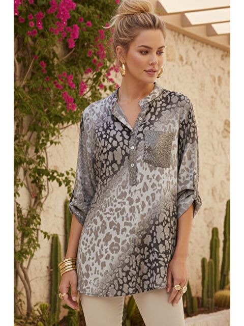 Chiccy İtalyan Bej Hakim Yaka Düğmeli 3/4 Kol Desenli Pullu Cepli Casual Viskon Bluz 75 60 - S000508020-19928